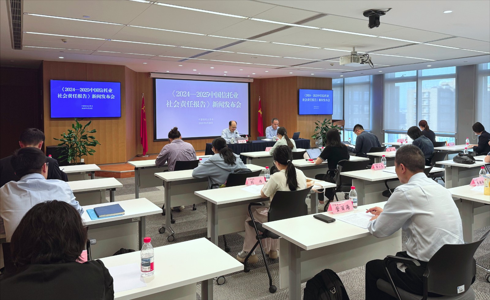 發(fā)布會.jpg 發(fā)布會.jpg